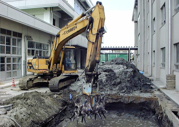 地盤改良機（開発機）