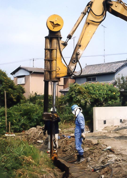 プレッシャーマシーン　軽量鋼矢板圧入（開発機）